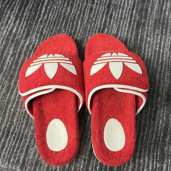 Gucci Red Slide Sandals with White Logo - Picture 3 of 3